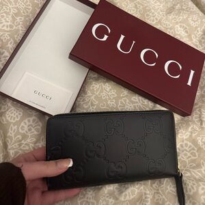 Brand new Gucci Black GG Embossed Zip Wallet